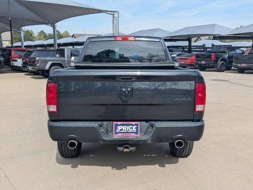 Brilliant Black Crystal Pearlcoat 2016 RAM 1500 Tradesman/Express