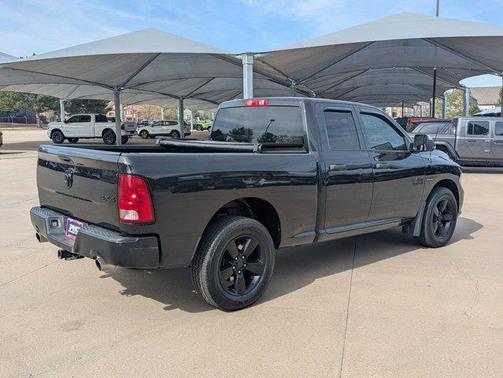 Brilliant Black Crystal Pearlcoat 2016 RAM 1500 Tradesman/Express
