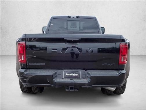 Diamond Black Crystal Pearlcoat 2026 RAM 3500 Laramie Crew Cab 4x4 8' Box