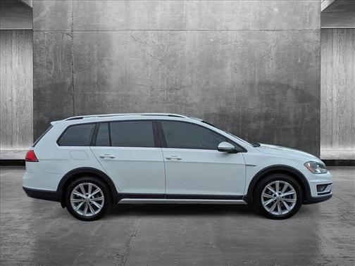 2017 Volkswagen Golf Alltrack TSI S