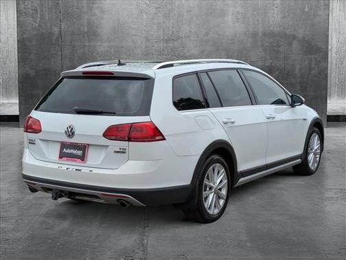 2017 Volkswagen Golf Alltrack TSI S