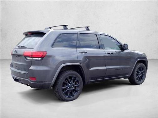 Granite Crystal Metallic Clearcoat 2017 Jeep Grand Cherokee Altitude