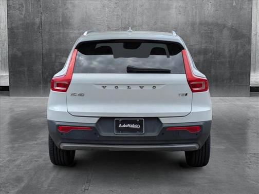 2020 Volvo XC40 T5 Momentum