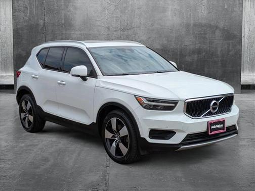 2020 Volvo XC40 T5 Momentum