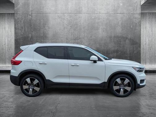 2020 Volvo XC40 T5 Momentum