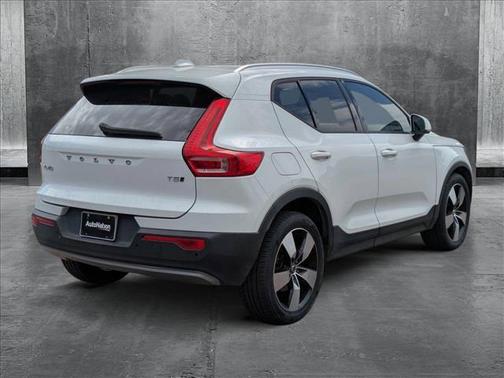 2020 Volvo XC40 T5 Momentum
