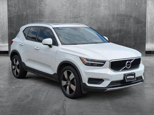 2020 Volvo XC40 T5 Momentum