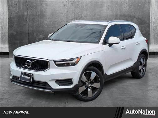 2020 Volvo XC40 T5 Momentum