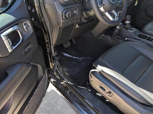 2024 Jeep Wrangler 4-Door Sahara 4x4