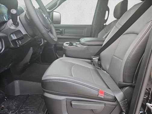 2025 RAM 2500 Tradesman Crew Cab 4x4 6'4' Box