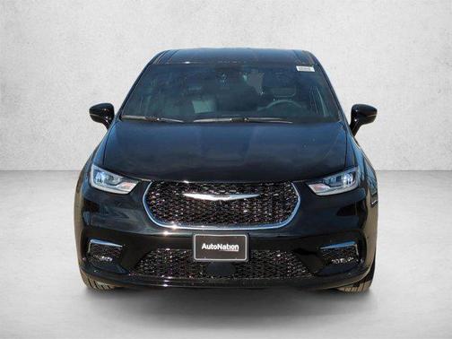 Diamond Black Crystal Pearlcoat 2026 Chrysler Pacifica L