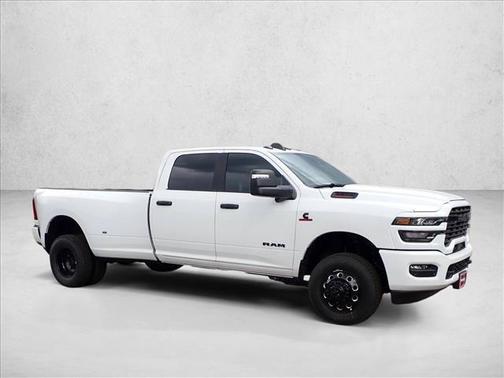 Bright White Clearcoat 2026 RAM 3500 Big Horn Crew Cab 4x4 8' Box