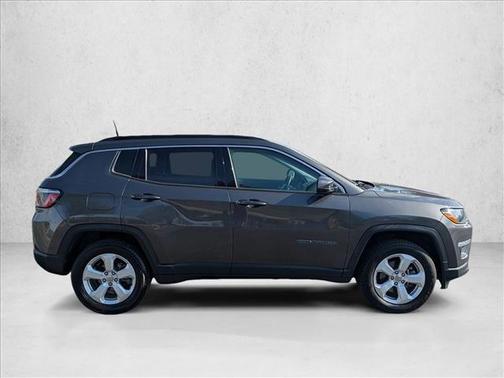 Granite Crystal Metallic Clearcoat 2018 Jeep Compass Latitude