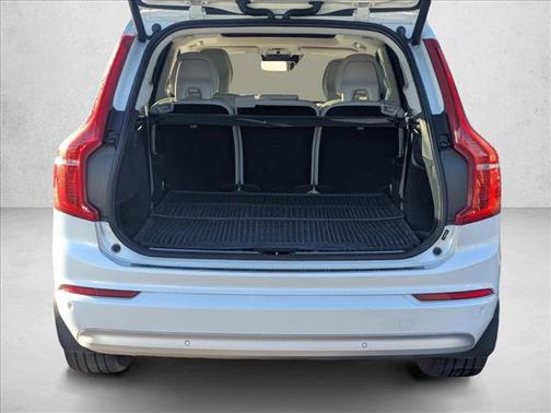 2022 Volvo XC90 T5 Momentum