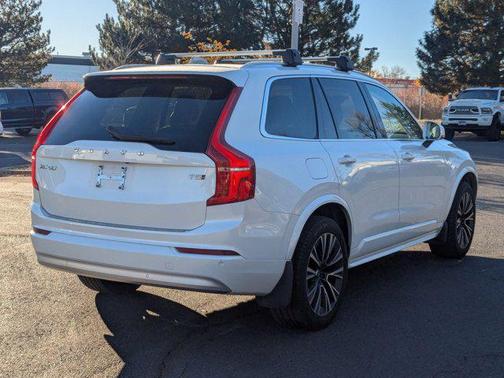 2022 Volvo XC90 T5 Momentum