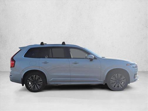 2022 Volvo XC90 T5 Momentum