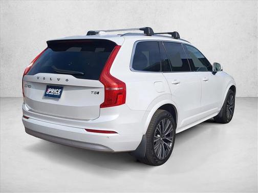 2022 Volvo XC90 T5 Momentum