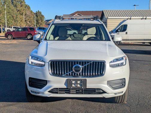 2022 Volvo XC90 T5 Momentum