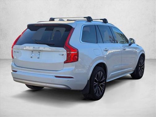 2022 Volvo XC90 T5 Momentum