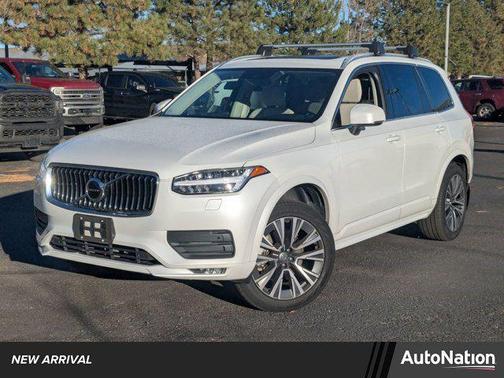 2022 Volvo XC90 T5 Momentum
