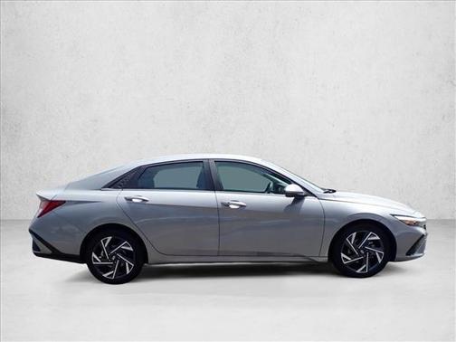 Fluid Metal 2025 Hyundai ELANTRA SEL