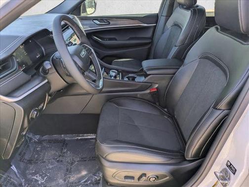 Bright White Clearcoat 2026 Jeep Grand Cherokee Altitude