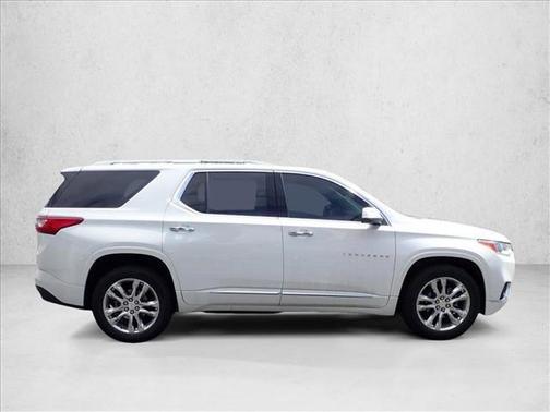Iridescent Pearl Tricoat 2021 Chevrolet Traverse High Country
