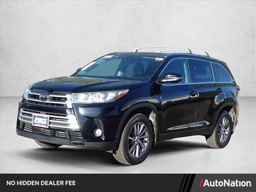 Midnight Black Metallic 2019 Toyota Highlander XLE