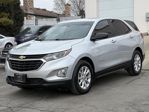 Silver Ice Metallic 2020 Chevrolet Equinox LS