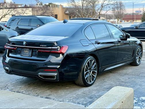 Black Sapphire Metallic 2020 BMW 750 i xDrive