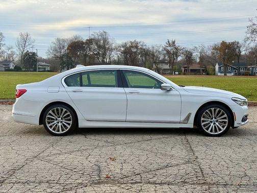2016 BMW 750 i xDrive