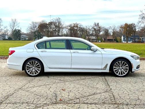 2016 BMW 750 i xDrive