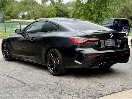 Black Sapphire Metallic 2022 BMW M440 i xDrive