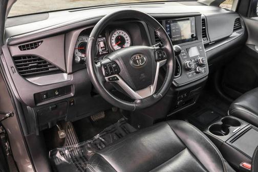 2017 Toyota Sienna SE