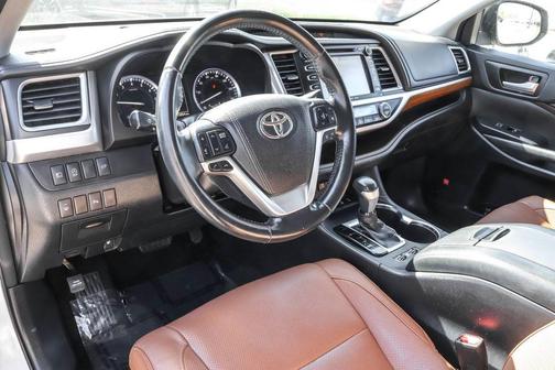Blizzard Pearl 2017 Toyota Highlander Limited