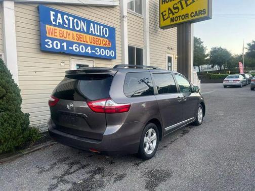 2017 Toyota Sienna LE