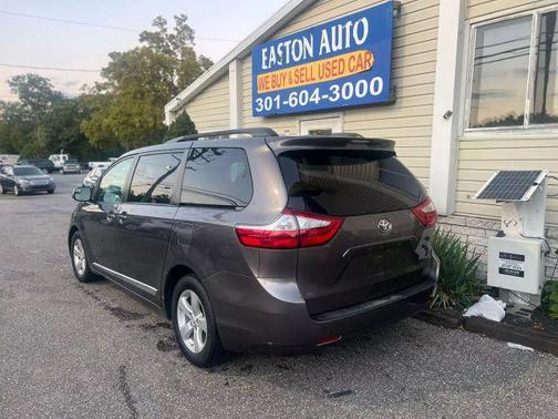 2017 Toyota Sienna LE