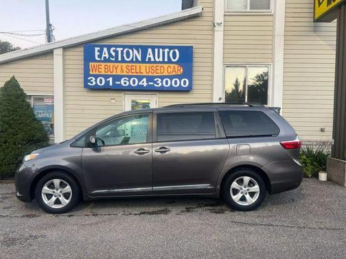 2017 Toyota Sienna LE