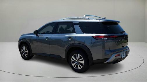 2022 Nissan Pathfinder SL 2WD