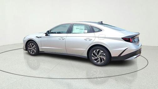 Aero Silver 2026 Hyundai SONATA Hybrid Base
