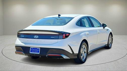 2025 Hyundai SONATA SE