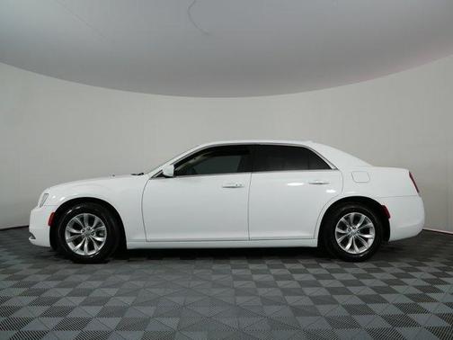 Bright White Clearcoat 2022 Chrysler 300 Touring