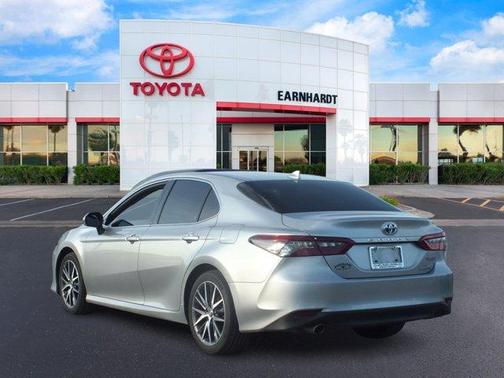 2022 Toyota Camry Hybrid XLE