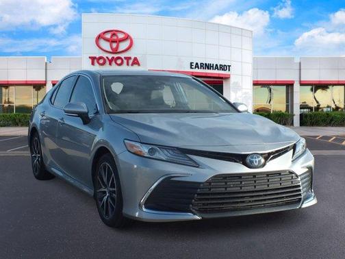 2022 Toyota Camry Hybrid XLE