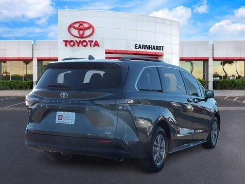 2025 Toyota Sienna XLE