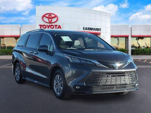 2025 Toyota Sienna XLE