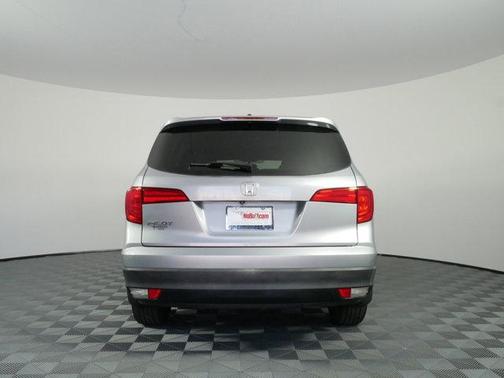 Lunar Silver Metallic 2017 Honda Pilot EX