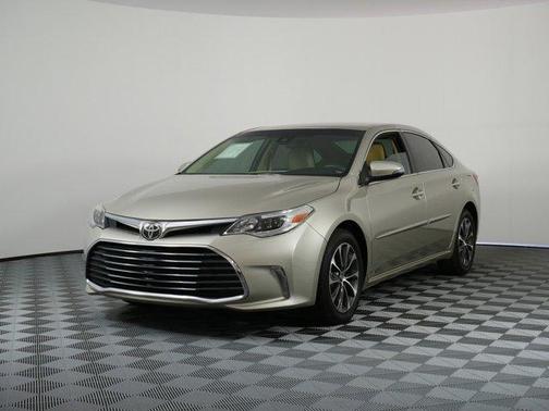 Creme Brulee Mica 2017 Toyota Avalon XLE