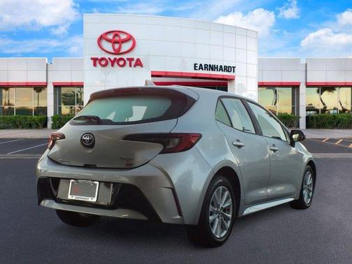 2025 Toyota Corolla Hatchback SE