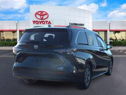 2024 Toyota Sienna XLE